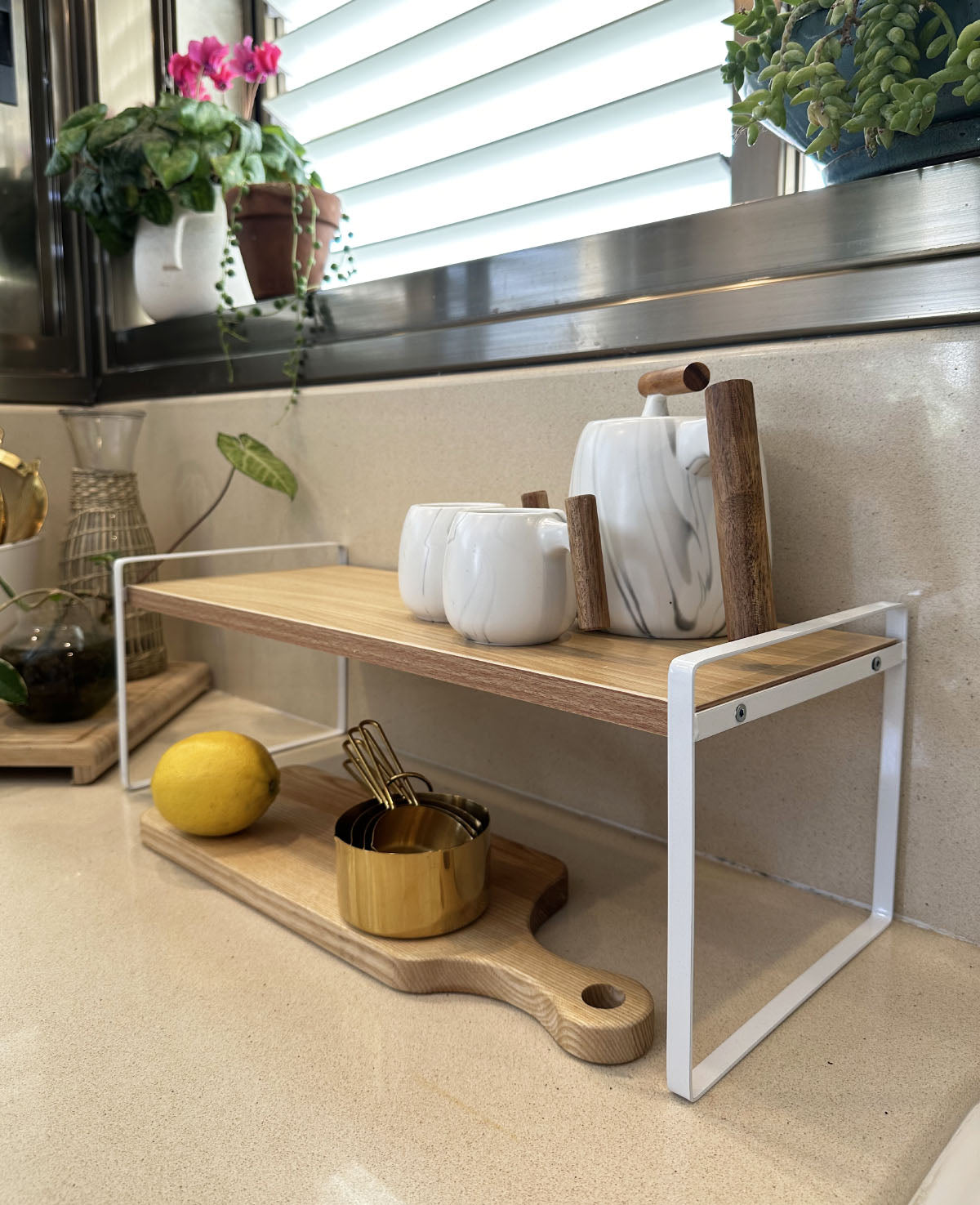 WHITE METAL STAND