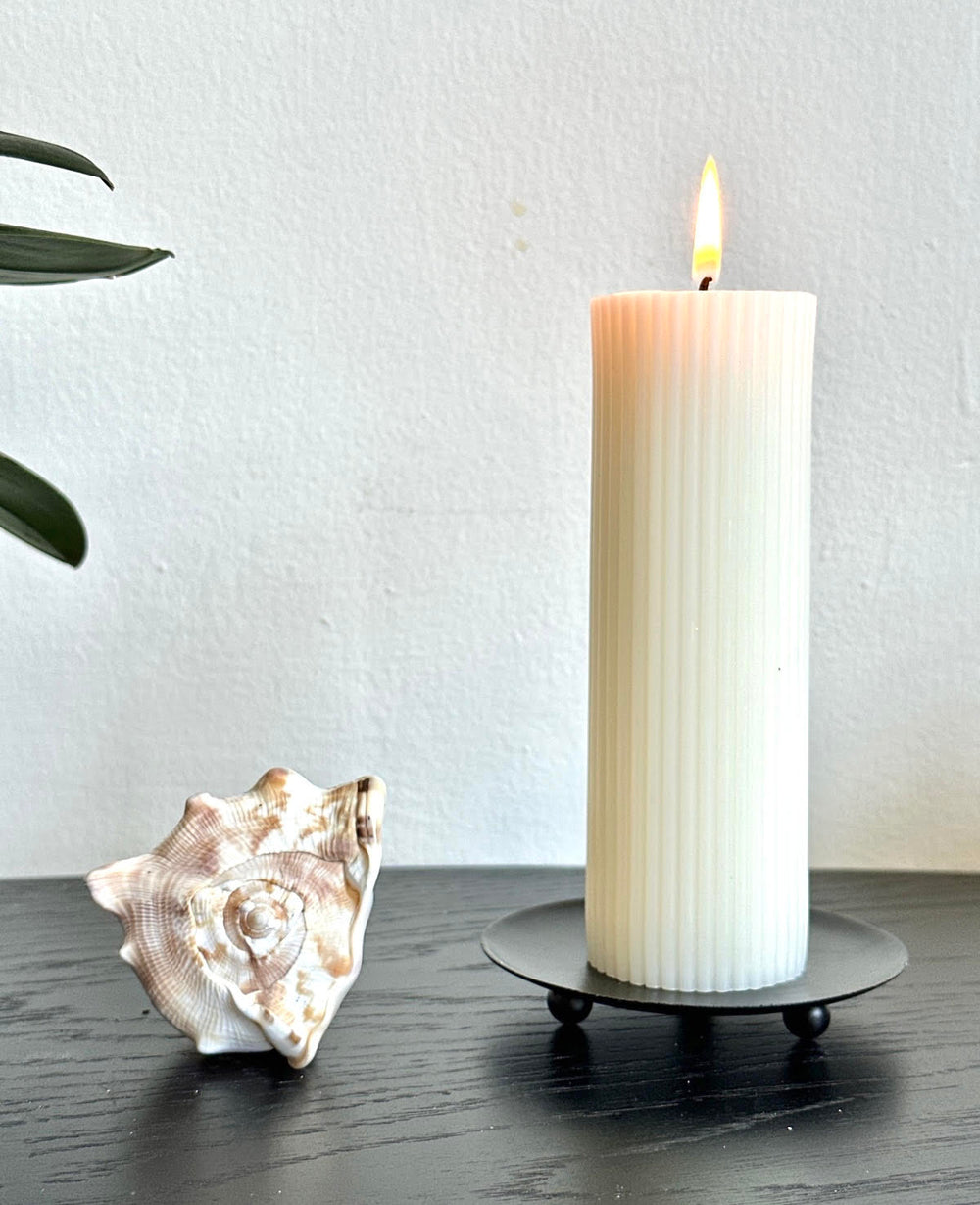 צלוחית שחורה לנר