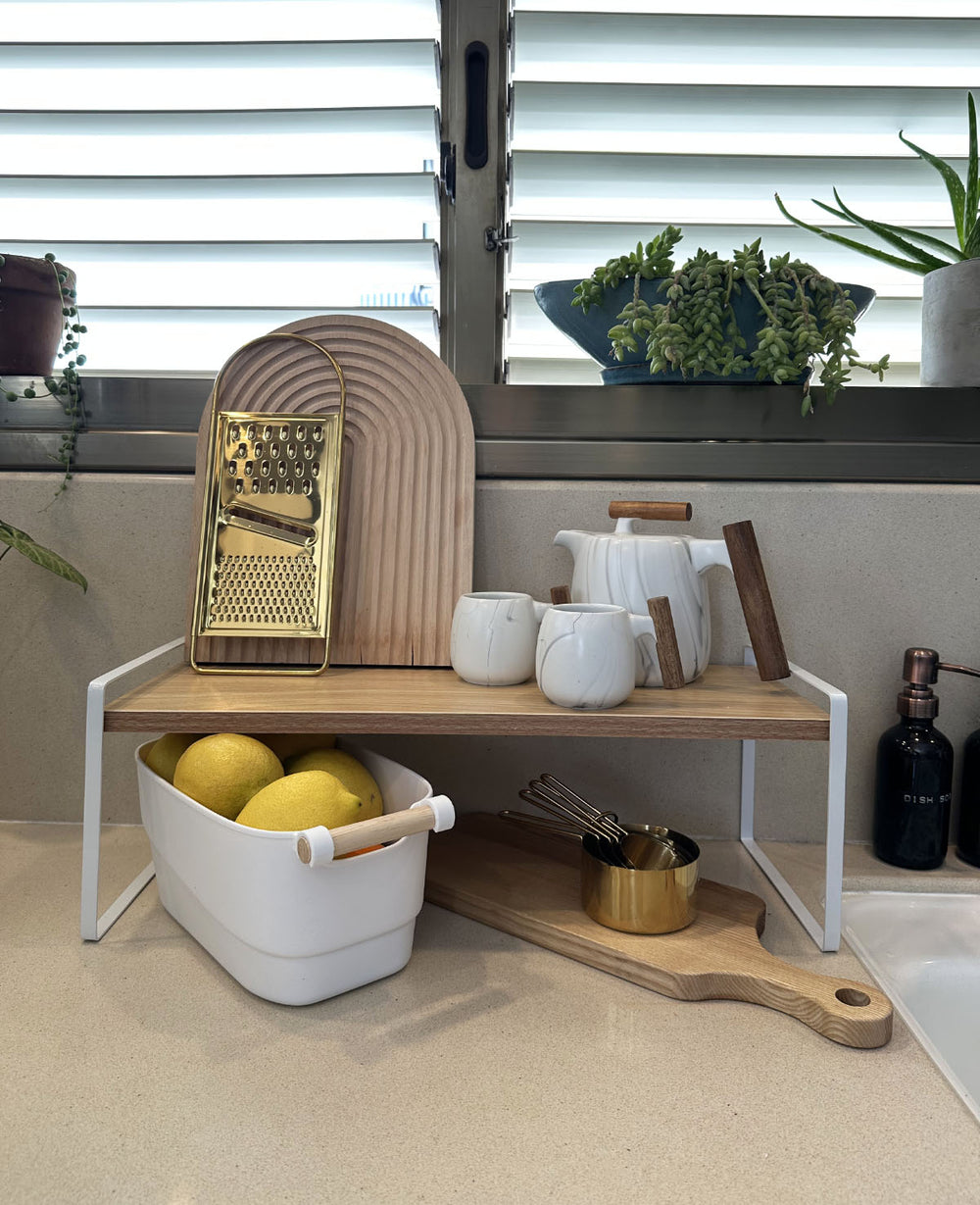 WHITE METAL STAND (B2B)