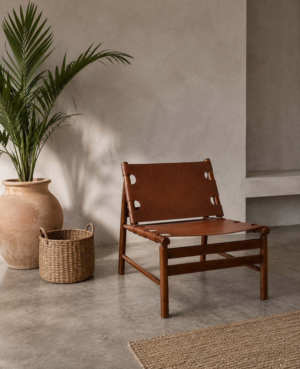 כורסת עץ טיק LEATHER בראון