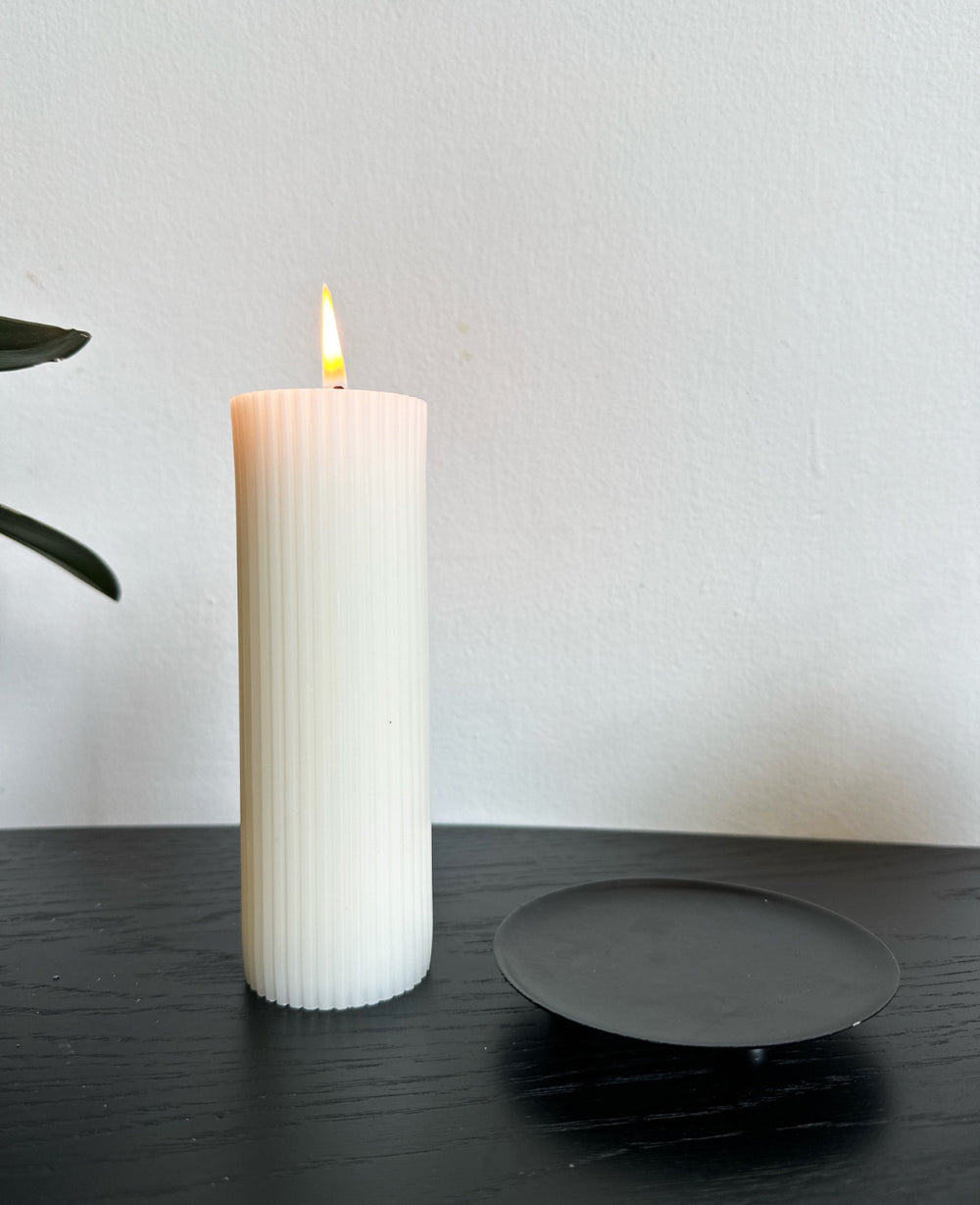 צלוחית שחורה לנר