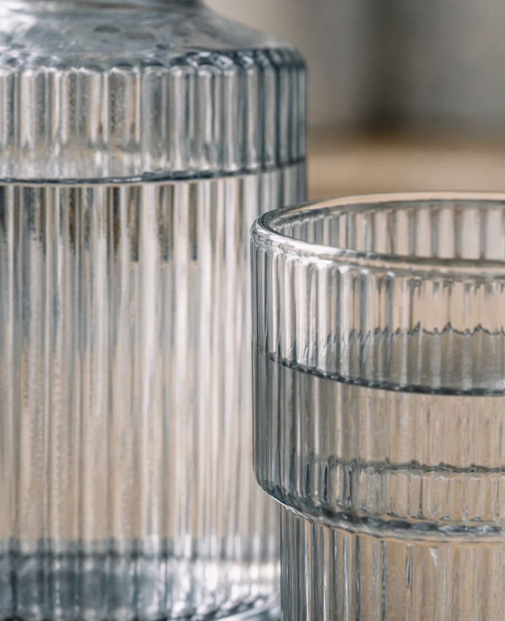 סט בקבוק וכוס רטרו