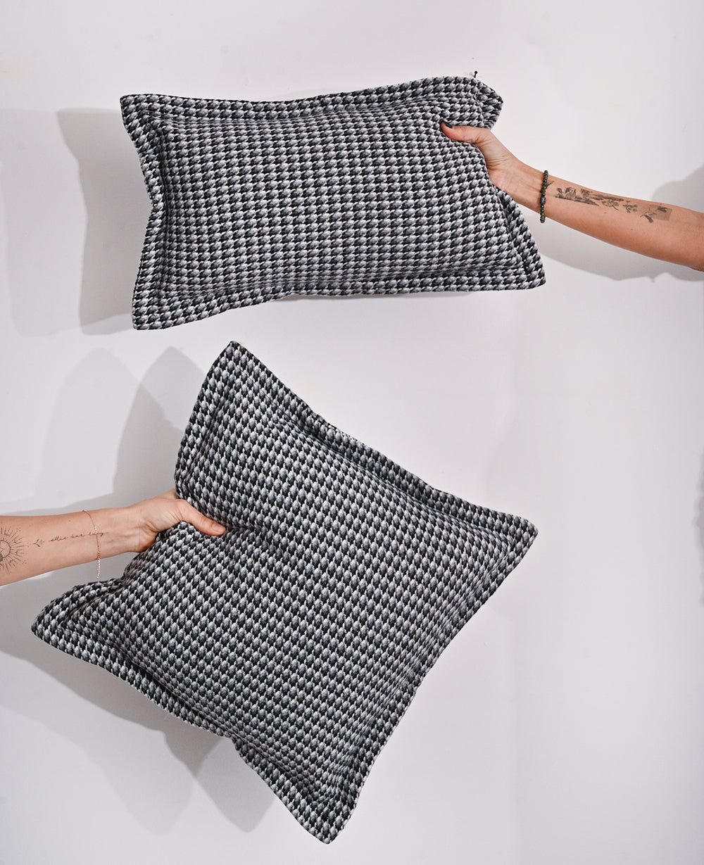 כרית אייטיז שחורה (B2B)