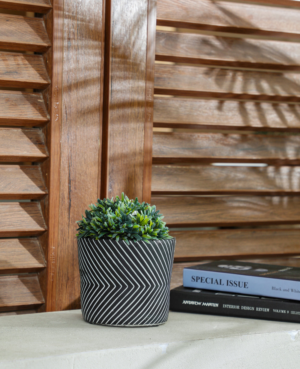 עציץ בטון וי שחור (B2B)