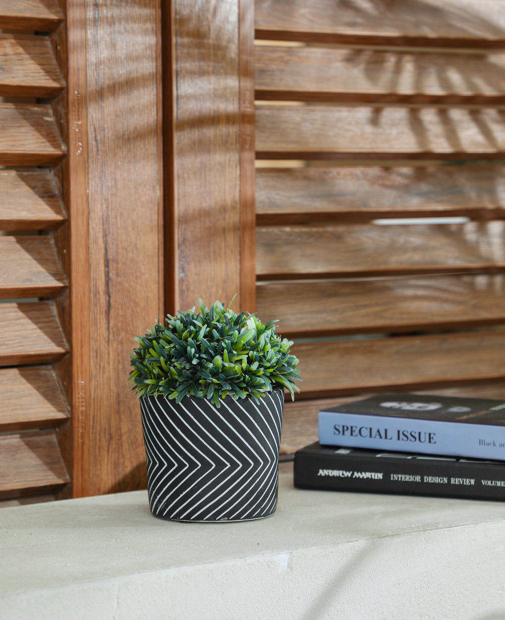 עציץ בטון וי שחור (B2B)