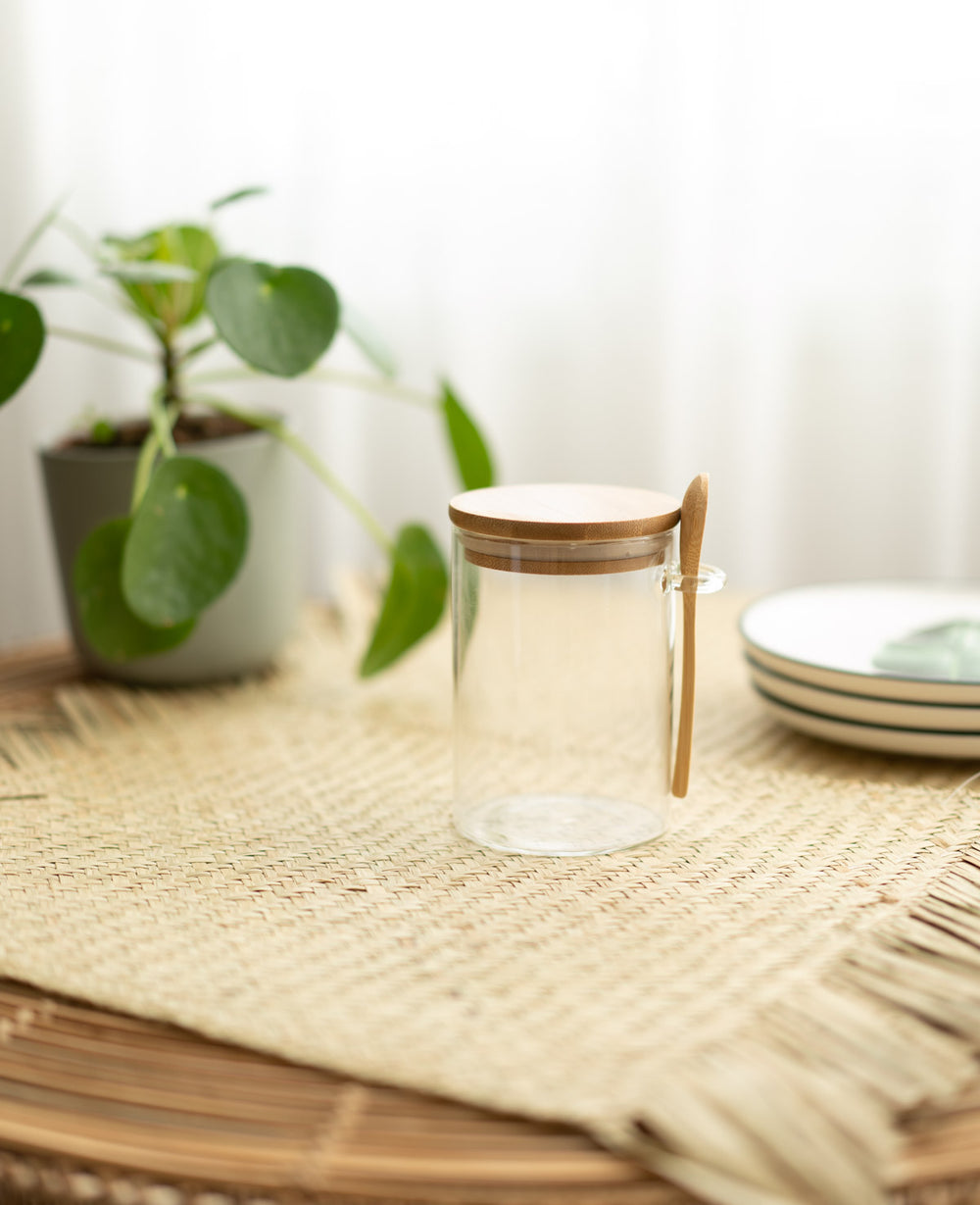 צנצנת זכוכית עם כפית - מכירה מוקדמת